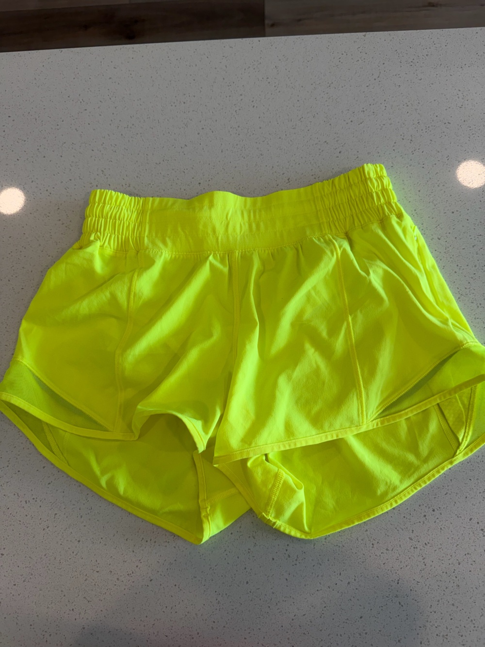 lululemon athletica Neon Yellow Hotty Hot high-Rise Lined Short 2.5" size 4